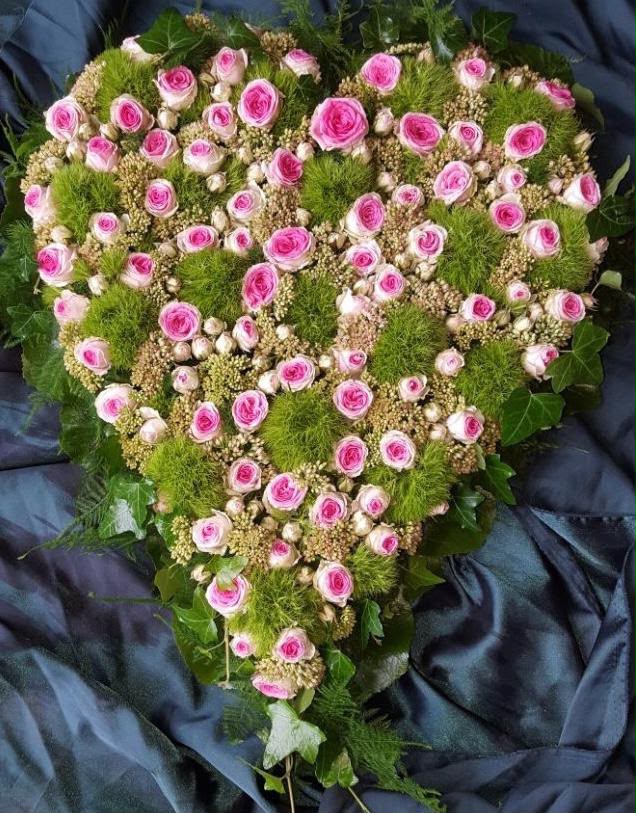 Floristisches Werkstück von Berliner Blume – Herzen, Galeriebild 031