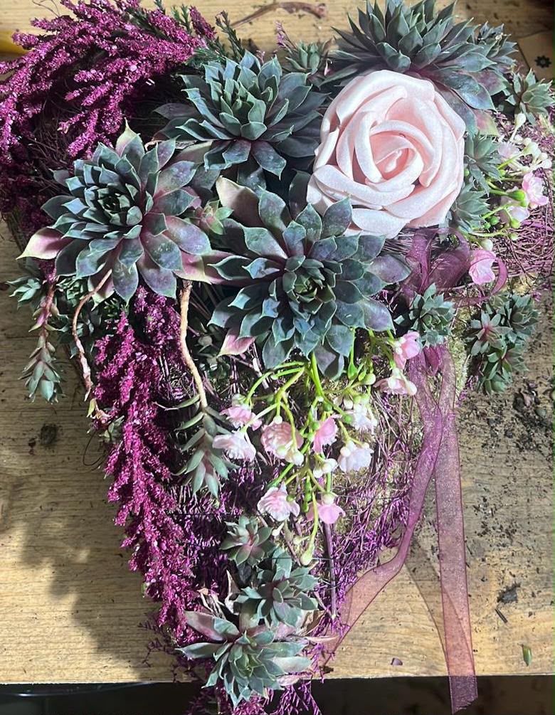 Floristisches Werkstück von Berliner Blume – Herzen, Galeriebild 037