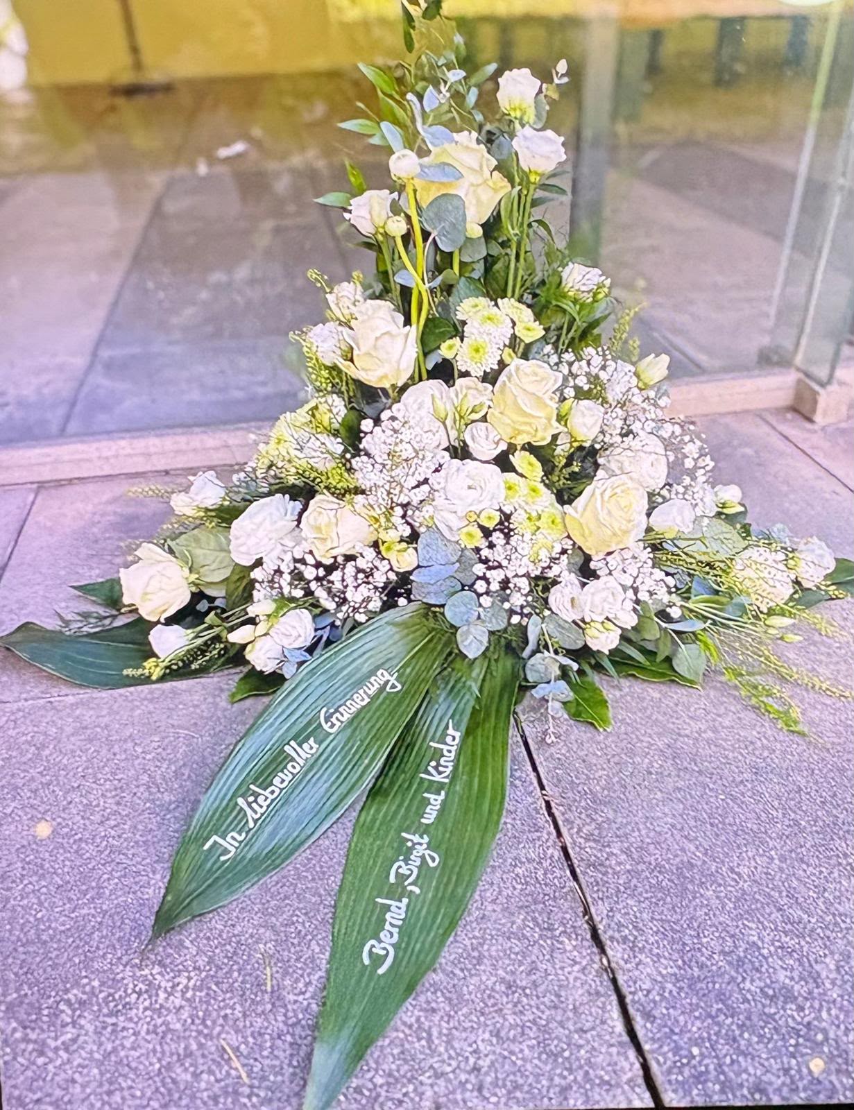 Floristisches Werkstück von Berliner Blume – Trauer, Galeriebild 068