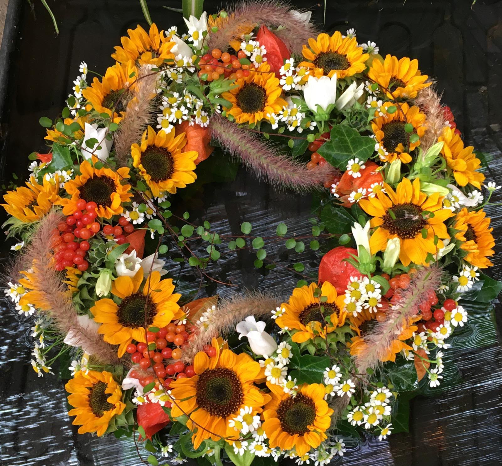 Floristisches Werkstück von Berliner Blume – Trauer, Galeriebild 078